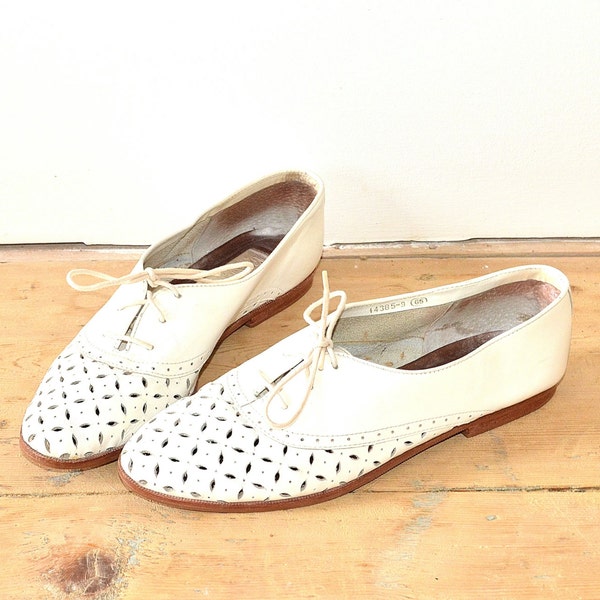Huaraches - 80s White Flats - Vintage Boho Southwestern Shoes