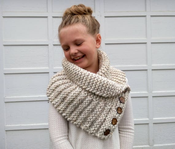 knitted scarf with buttons