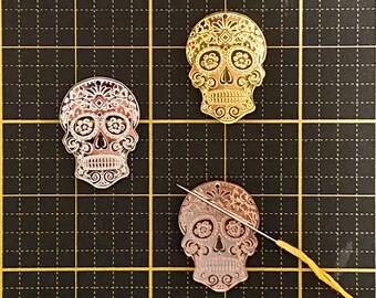 Skull Fishbowl Enamel Needle Minder ~* Spooky Magnet