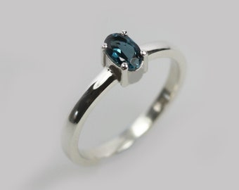 Anillo de topacio azul y plata ~ Anillo de topacio azul de Londres ~ Joyería de piedra de nacimiento de noviembre