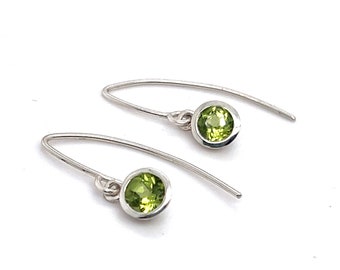 Boucles d’oreilles Peridot & Silver Drop ~ August Birthstone