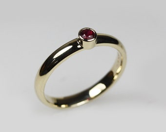 Bague Ruby & Yellow Gold ~ Bague de fiançailles Ruby ~ Bague anniversaire Ruby