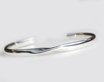 Infinito - Brazalete de Esposa de Plata Retorcida