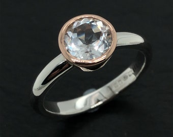 Anillo de compromiso de oro rosa y topacio blanco en banda de plata ~ anillo alternativo de diamante ~ anillo de compromiso solitario ~ anillo de vestir