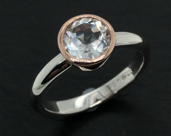 Bague de fiançailles en topaze blanche et or rose sur bracelet en argent ~ bague alternative en diamant ~ bague de fiançailles solitaire ~ bague de robe