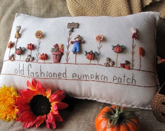 Old Fashioned Pumpkin Patch Pillow (Cottage Style)