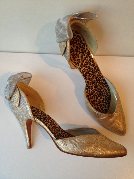 stuart weitzman metallic pumps