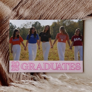 Gruppen-Abschlussfeier-Einladung für 3, 4, 5 Kollegiaten - Gemeinsame Abschlussfeier-Einladung für Freunde, bearbeitbare CANVA-Vorlage, Girly Pink-Ästhetik
