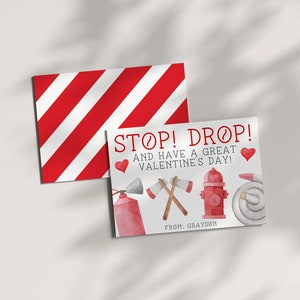 K&ouml;nnte beinhalten: Valentinstagskarten mit Feuerwehr-Motiv. Eine Karte hat ein rot-wei&szlig;es Streifenmuster, die andere zeigt Aquarellillustrationen von Feuerwehrwerkzeugen und den Text "STOP! DROP! AND HAVE A GREAT VALENTINE'S DAY!"