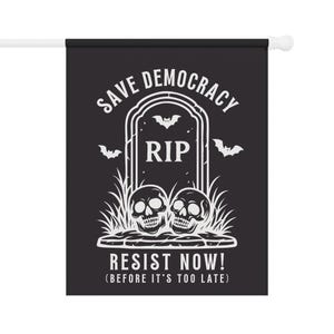 Bandera de la democracia de Halloween, bandera de jardín "Salva la democracia, resiste ahora", pancarta política de la casa RIP Tombstone con calaveras imagen 7