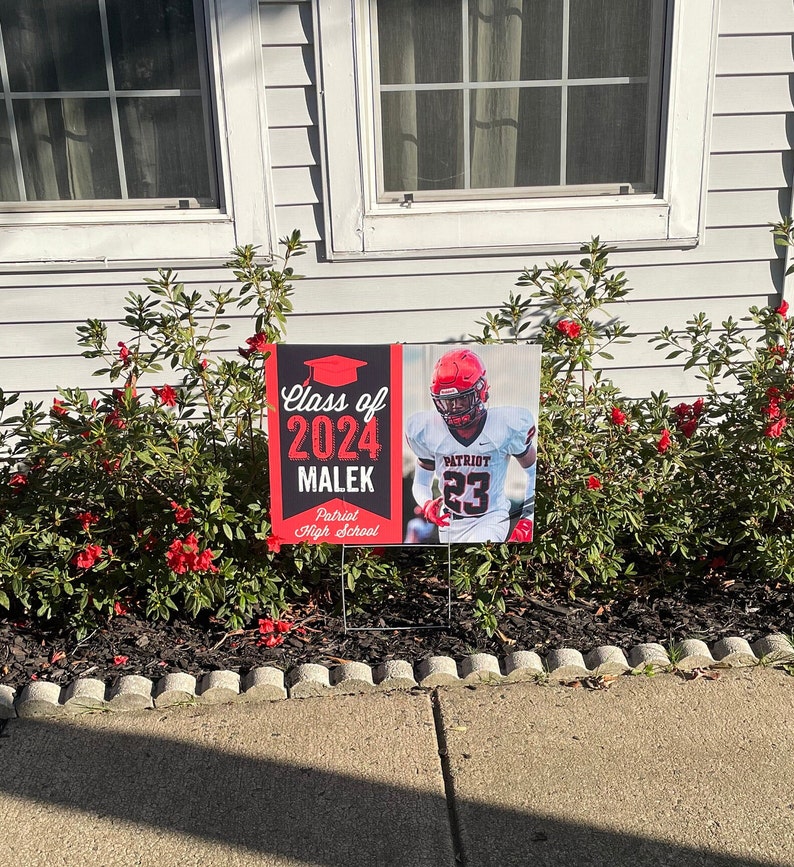 graduation yard sign, senior year photo