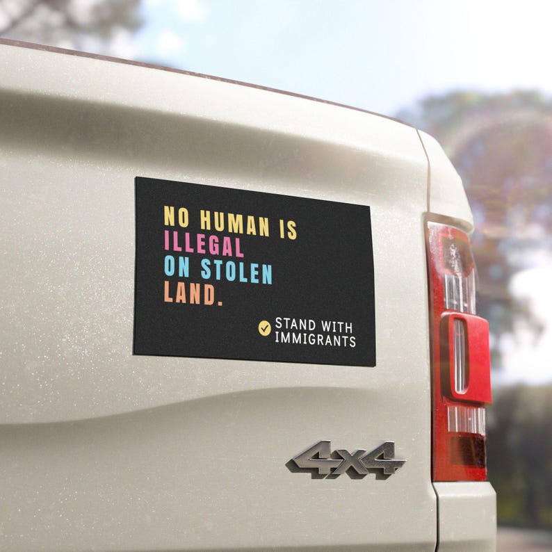 Kein Mensch ist auf gestohlenem Land Illegal Auto-Magnet, Stand mit Einwanderungs-Stoßmagnet, freiheitliche Aktivist-Auto-Dekoration, Anti-ICE-Magnet Bild 1