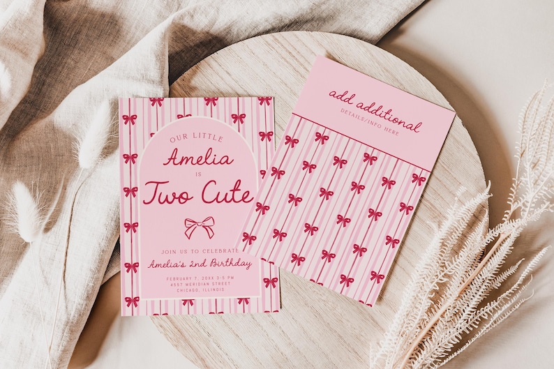 Två söta födelsedagsinbjudningar, rosa röd rosett födelsedagsinbjudan, flicka 2-årsdag, kokettfestinbjudan, redigerbar Corjl-mall bild 4