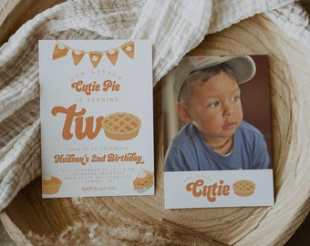 Invitación "Cutie Pie Is Two" para el segundo cumpleaños / Fiesta de segundo cumpleaños en otoño / Invitación editable con foto en el reverso / Tema de Acción de Gracias de pastel de calabaza