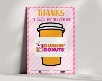 Pode incluir: Cartão listrado rosa e branco com o texto "THANKS A latte for all you do!" e um logotipo Dunkin' Donuts com uma xícara de café. O cartão tem linhas em branco para "para" e "de".