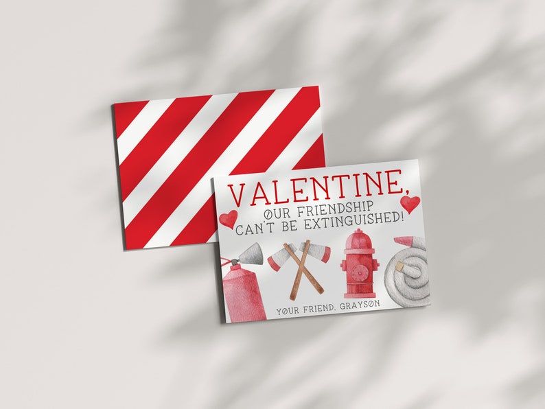 K&ouml;nnte beinhalten: Valentinstagskarte mit einem rot-wei&szlig; gestreiften Umschlag. Die Karte zeigt Aquarellillustrationen von Feuerwehrwerkzeugen und den Text "VALENTINE, OUR FRIENDSHIP CAN'T BE EXTINGUISHED!" und "YOUR FRIEND, GRAYSON."