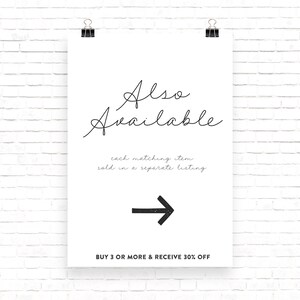 Op de afbeelding: Een wit bord met zwarte tekst die "Also Available" en "each matching item sold in a separate listing" luidt. Een zwarte pijl wijst naar rechts. De tekst "BUY 3 OR MORE & RECEIVE 30% OFF" staat onderaan het bord.