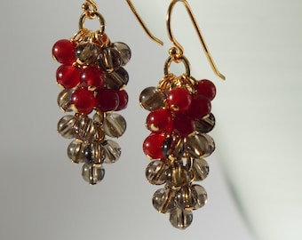 Boucles d'oreilles carnerian en quartz fumé et rubis avec or 18 carats sur fil d'argent sterling 925