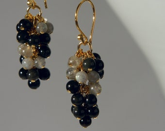 Boucles d'oreilles en onyx AAA et labradorite avec or 24 carats sur un fil d'oreille en argent sterling 925