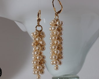 Pendientes de racimo de perlas de vidrio de color crema de color blanco con oro de 24 quilates sobre alambre de oreja con base de plata 925