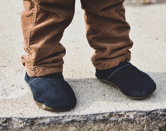 Black Brushed Denim Baby Shoes // Cotton Baby Booties, Vegan Baby Shoes, Baby Moccs, House Slippers, Infant Shoes, Toddler Boy Shoes