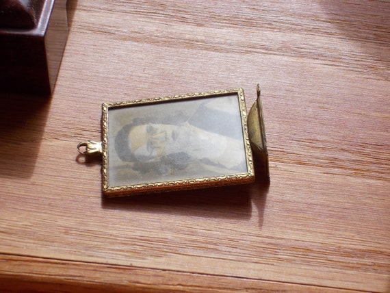 vintage miniature pendant picture frame - image 3