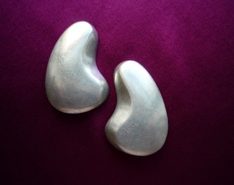 Vintage Ben-Amun Large Matte Pewter Tone Kidney Bean Shape Clip On Earrings