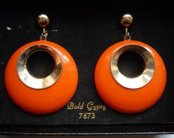 Great Vintage Sarah Coventry Mod Orange Lucite Gold Tone Hoop Dangling Clip On Earrings Original Box