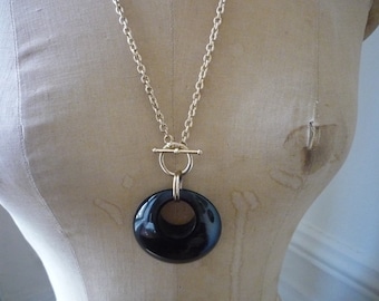 Vintage Long Large Free Form Black Lucite Pendant Gold Tone Toggle Necklace