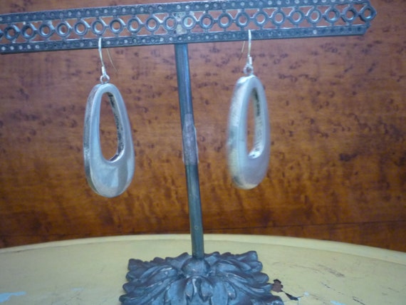 Vintage Sterling Silver Oval Hoop Dangling Earrin… - image 8