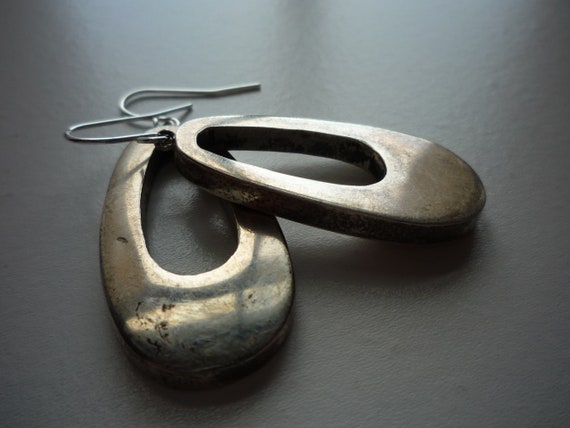 Vintage Sterling Silver Oval Hoop Dangling Earrin… - image 9