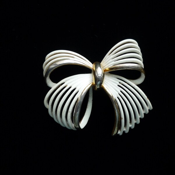 Vintage Monet Bow Tie White Enamel Gold Tone Brooch Pin