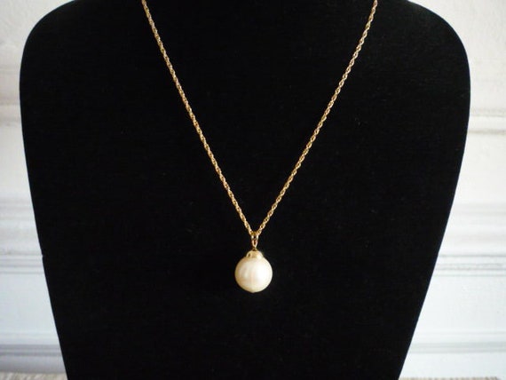 Vintage Old Stock Gold Tone White Pearl Pendant N… - image 2