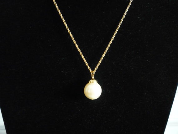 Vintage Old Stock Gold Tone White Pearl Pendant N… - image 7