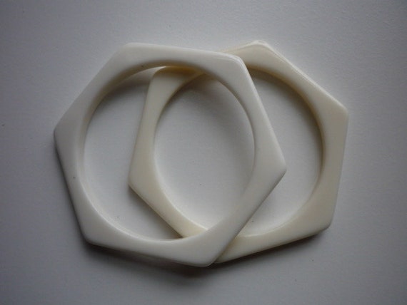 Vintage Hexagonal 2 White Lucite Bangle Bracelet - image 3