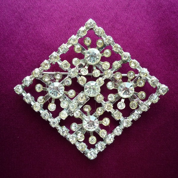 Vintage H. Pomerantz Co. N.Y. Rhinestone Diamond Shape Rhodium Plated Brooch Pin