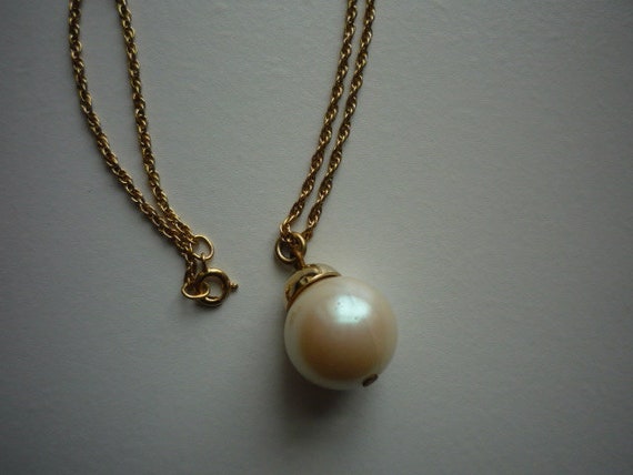 Vintage Old Stock Gold Tone White Pearl Pendant N… - image 4