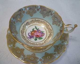 TEACUP. PARAGON CHINA. Vintage Double Royal Warrant Vintage English Teacup and Saucer.