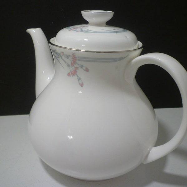 TEAPOT ROYAL DOULTON : “Carnation". Beautiful Royal Doulton English Bone China Teapot.
