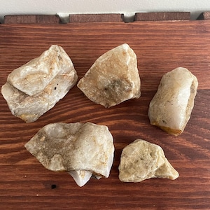 Natuurlijk kwarts uitziende aquariumrotsset (5 stuks) – kleine decoratieve stenen voor aquaria, terraria en ambachten