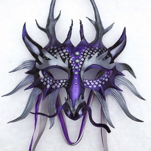 Aangepast lederen Frost Dragon Masquerade-masker - Op maat geschilderd masker, stevig leer, klaar om te dragen of weer te geven