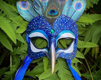 Máscara de mascarada de cuero de pavo real personalizada: máscara pintada a medida, de cuero rígido, lista para usar o exhibir.