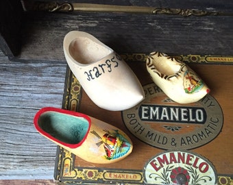 Set of 3 Wooden Shoes, Vintage Dutch Wooden Shoes, Miniature Wooden Shoes Instant Collection, Souvenirs of Holland