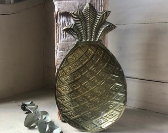 Cast Aluminium Pineapple Tray, Vintage Cast Metal Pineapple Dish, Key Tray, Trinket Tray, Catch All, Fruit Bowl, Tropical Decor