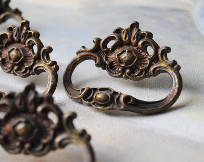 Vintage Brass Dresser Pulls, French Provincial Metal Drawer Pulls, Set