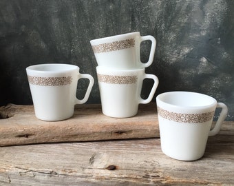 Canecas pirex madeira marrom, conjunto vintage de 4 copos de vidro de leite, utensílios de cozinha vintage, cozinha retrô, canecas de café de vidro de leite, decoração de cabine