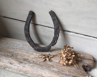 Rustic Lucky Horseshoe, Vintage Cast Metal Horseshoe, Equine Decor, Farmhouse Decor, Country Wedding Decor, Horseshoe Wall Hanging