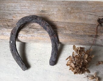 Rustic Lucky Horseshoe, Vintage Cast Metal Horseshoe, Equine Decor, Farmhouse Decor, Country Wedding Decor, Horseshoe Wall Hanging