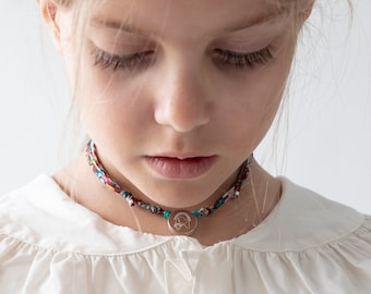 Collier de première communion en cordon Liberty pour fille/Médaille de la Vierge Marie et de l&#39;Enfant Jésus.