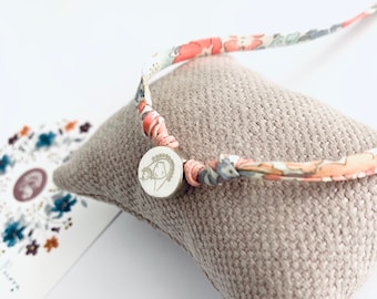 Petite médaille pour petite fille/ Vierge Marie et Jésus/ Cordon LIBERTY/BERNADETTE